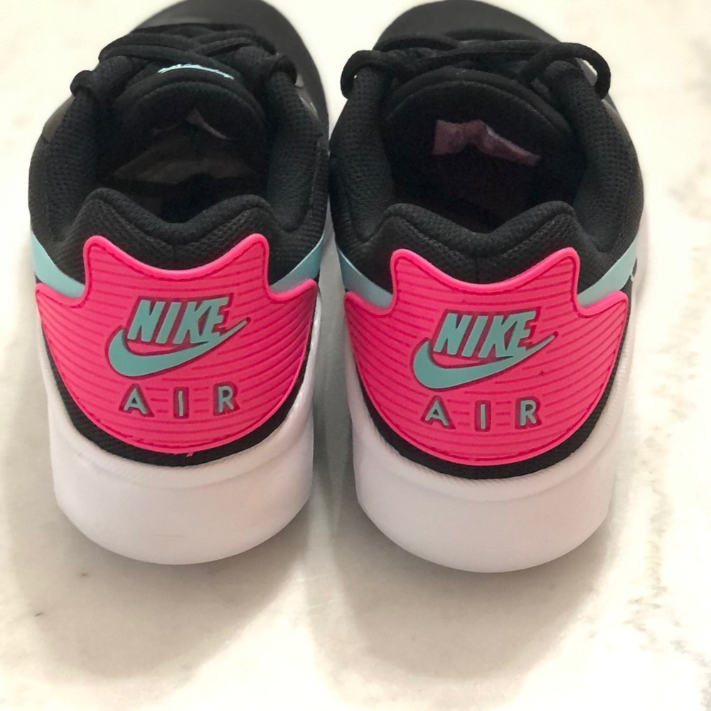❌SOLD❌ Nike Womens Air Max Oketo - Picture 4 of 6